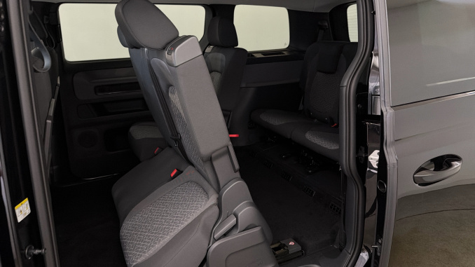 Volkswagen ID. Buzz 210kW Life Pro 86kWh 5dr LWB Auto [7 Seat] Electric Estate - Image 22